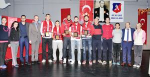 Dev adamlar öğrencilerle buluştu