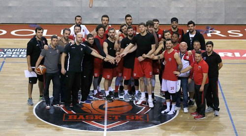 Dev adamlardan taraftara çağrı