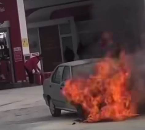 Develi’de seyir halindeki otomobil alev aldı!