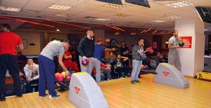 Devler bowling oynadı