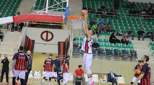 Devler İstanbul’da ilk maça çıkıyor