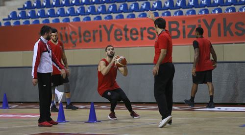 Devler tempoyu düşürmüyor