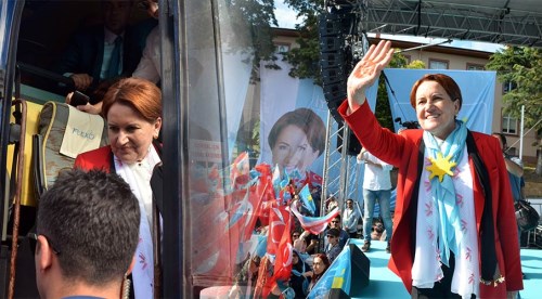 Devlet gençlere iş bulmak zorunda