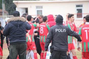 Devre Arası Saha Dışı, 75. Dakikada Da Saha İçi Karıştı
