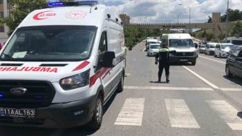 Devrilen Motosiklet Sürücüsü Yaralandı
