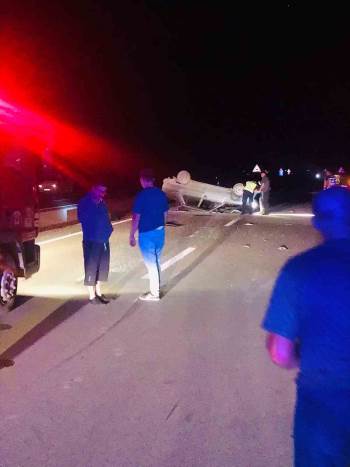 Devrilen Otomobilde 2 Kişi Yaralandı
