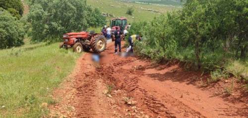 Devrilen traktör can aldı: 7 yaşındaki çocuk ve sürücü hayatını kaybetti!