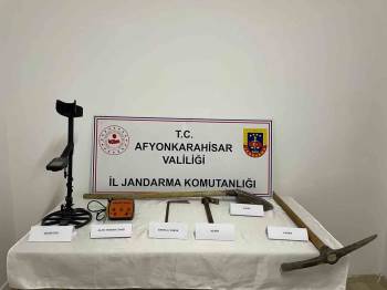 Devriye Gezen Jandarma Ekipleri Definecileri Suçüstü Yaptı
