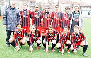 Dişi Şimşekler lider tamamladı