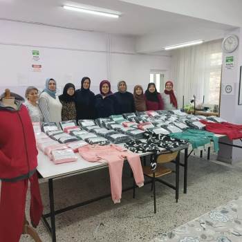 Dikiş Makineleri Gazzeliler İçin Çalıştı
