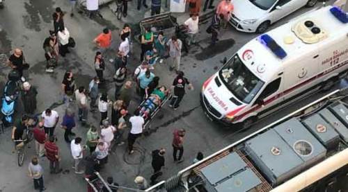 Dikkatsizliği canına mal oluyordu: Tramvay çarptı!