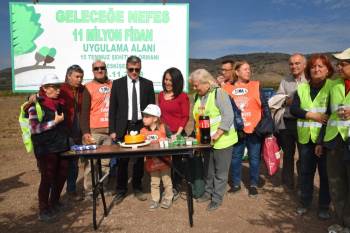 Diktiği Fidanlarla Birlikte Büyüyecek