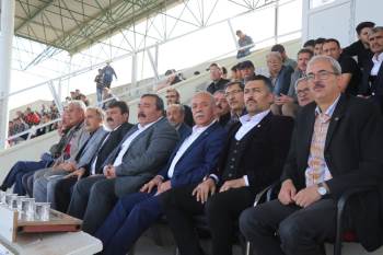Dinar Belediye Spor Emirdağ Spor İle Karşılaştı
