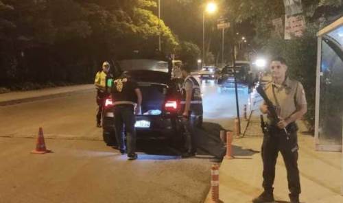 Dinar’da polis huzur ve asayiş denetimlerini sürdürüyor