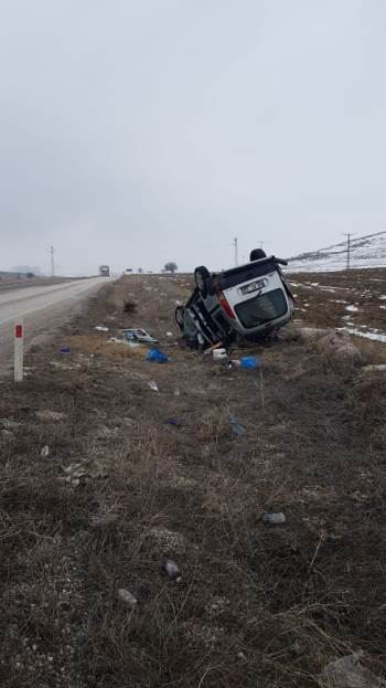 Dinar’Da Yoldan Çıkan Otomobil Takla Atarak Şarampole Yuvarlandı: 6 Yaralı
