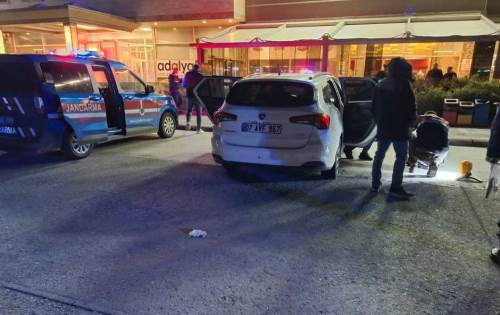 Dinlenme tesisinde korkunç olay: Aracın içinde ceset buldular...