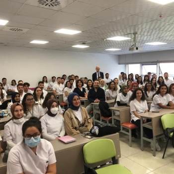 Diş Hekimliği Fakültesi’Nde Uygulamalı Eğitim Başladı
