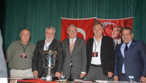 Divan kurulu kupayla poz verdi