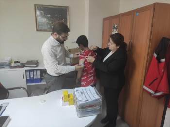 Diyabet Hastası Çocuk Ve Gençlere Glikoz Ölçüm Cihazı Dağıtıldı
