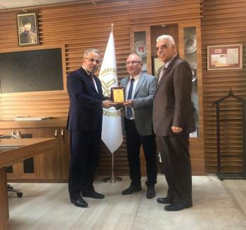 Diyanet İşleri Başkan Yardımcısı Dr. Burhan İşleyen’Den Anlamlı Plaket

