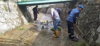 Dodurga’Da Açık Kanalın Temizlik Çalışmaları Yapılıyor
