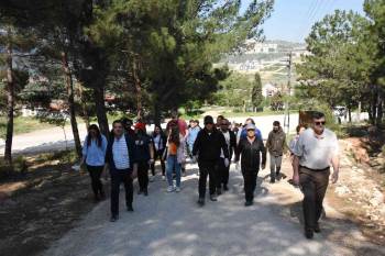 Doğaseverler, Yürüyüş Ve Çevre Temizliği Yaptı
