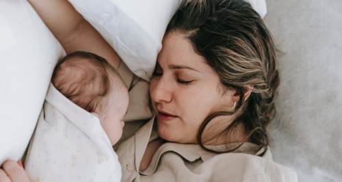 Doğum yapmış annelere uyku tüyoları