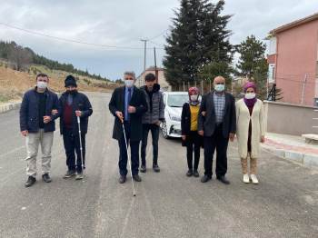 Doğuştan Görme Engelli 5 Akraba Karanlık Dünyalarının Aydınlanmasını İstiyor
