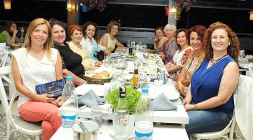 Doktor hanımların Teras keyfi