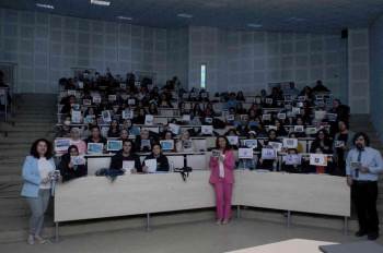 Doktor Öğretim Üyesi Havva Gezgin Yazıcı: "Kartpostallar, Teknolojiye Yenik Düştü"
