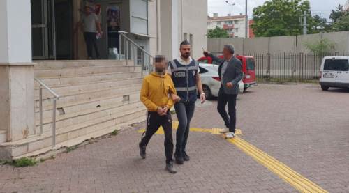 Dolabın arkasından suç makinesi çıktı!