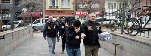 Dolandırıcılar işbaşında! Polisiz deyip...