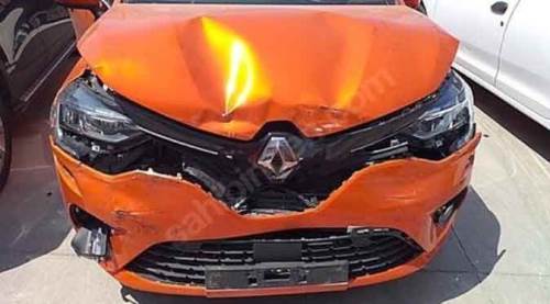 Dolandırıcılığın böylesi: Hasarlı aracı 3 kişiye sattılar!