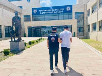 Dolandırıcılık Suçundan Aranan Şahsı Polis Yakaladı
