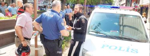 Dolandırıcıyı kendisi yakaladı