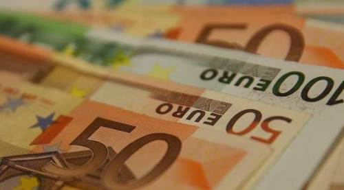 Dolar zayıfladı, Euro zirveye oturdu!