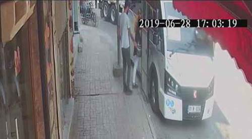 Dolmuşta hırsızlık yaptı, savunması pes dedirtti