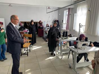 Domaniç Belediyesinden Hem’E Dikiş Makinesi Desteği
