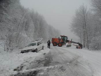 Domaniç’Te Ağır Vasıtalı Ve Zincirsiz Araçların Geçişi Yasaklandı
