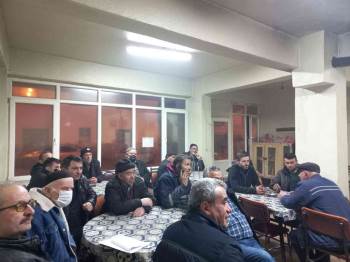 Domaniç’Te Çiftçiler Yağlık Ayçiçeği Tarımı Ve Gübreleme Konusunda Bilgilendirildi
