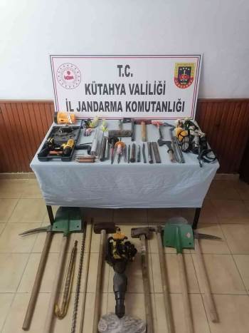 Domaniç’Te Kaçak Kazı Operasyonu
