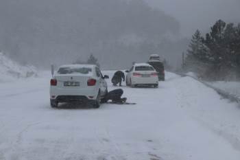 Domaniç’Te Kar Yağışı Ulaşımı Etkiliyor
