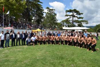 Domaniç Yağlı Pehlivan Güreşleri’Nde Başpehlivan Recep Kara Oldu
