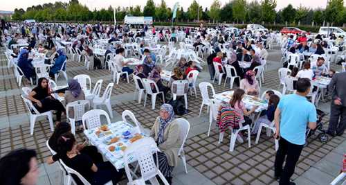 DÖRT NOKTADA İFTAR YEMEĞİ
