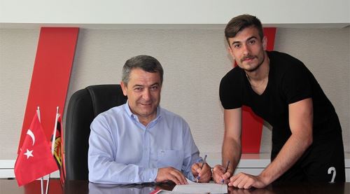 Dorukhan 5 yıllığına imza attı