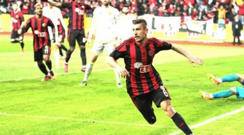 Dorukhan Toköz imzayı bekliyor