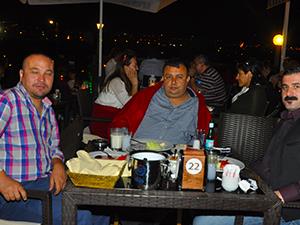 Dostlarla Akşam Yemeği