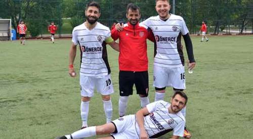 Dostluk fotoğrafı çektirdiler