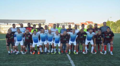 Dostluk pozu verdiler