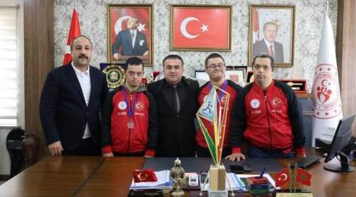 Down Sendromlu Basketbol Milli Takımı’ndan Bilecik ziyareti